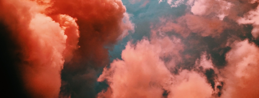 Foto roze dreigende wolken